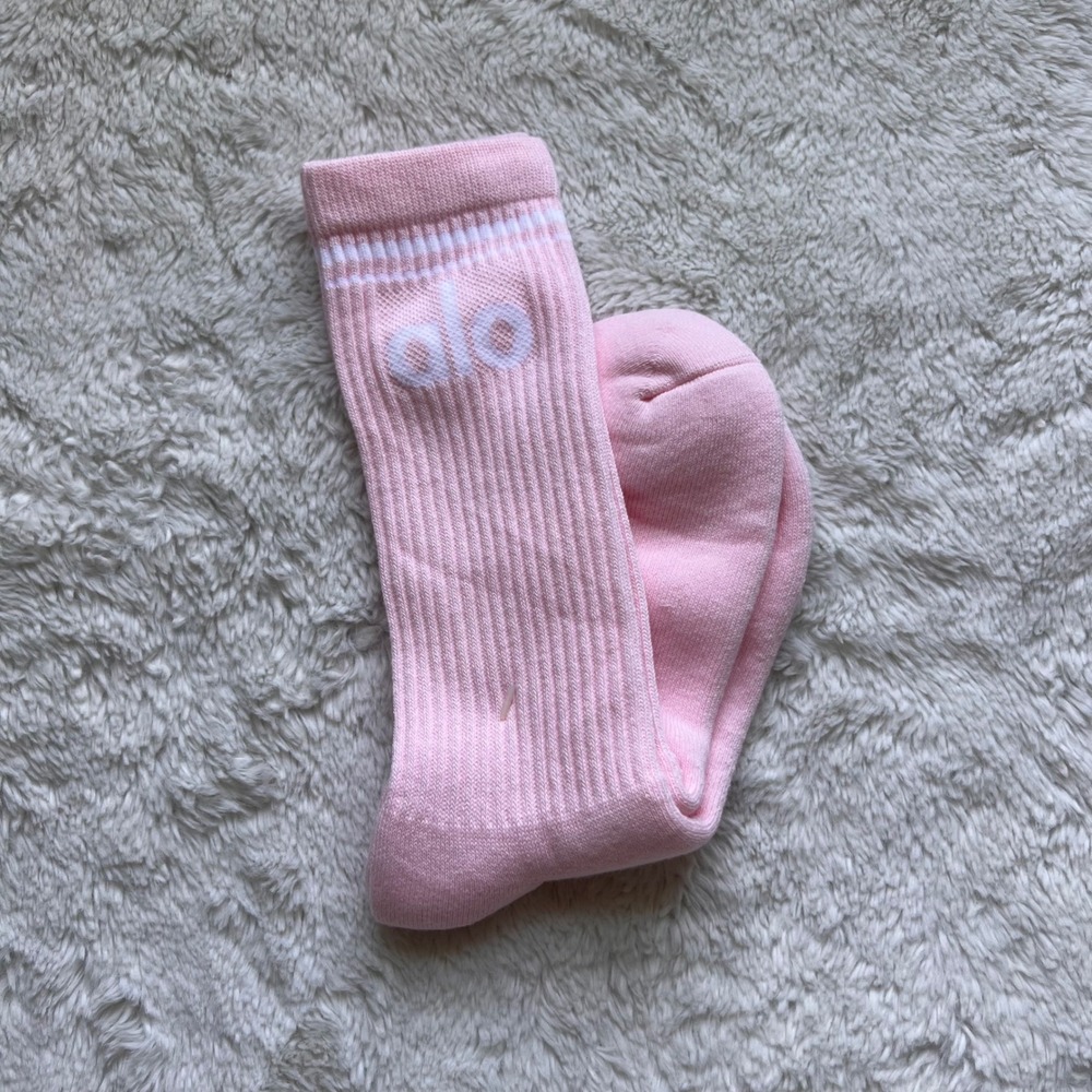 Alo Yoga Throwback Socks Pink White Ribbed Logo Crew Athletic Socks Workout NEW